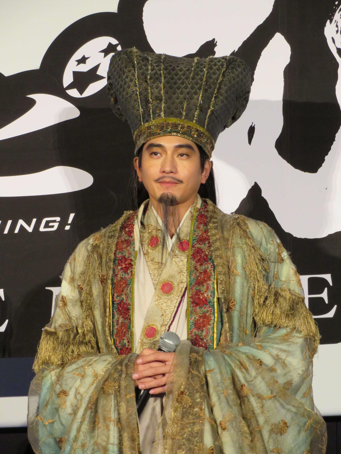 気になるニュース | 向井理主演映画「パリピ孔明」公開間近！その見どころとは？