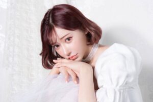 明日花キララが公開した19年前の熱愛写真に「エモすぎる」の声